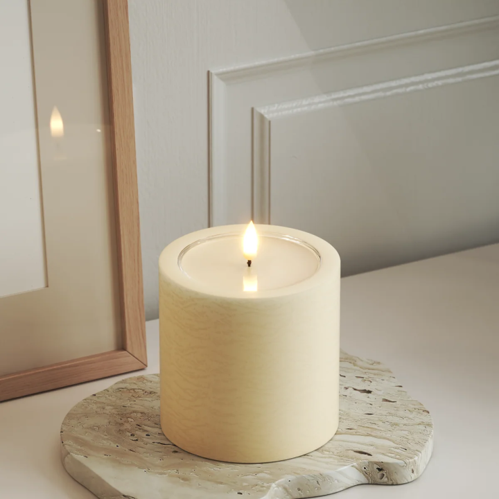 Unique LED-Blockkerzen D 10 x 10 cm Creme