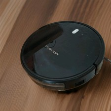 Tesvor M1 Saugroboter mit Fernbedienung, Ladestation und Zubehör