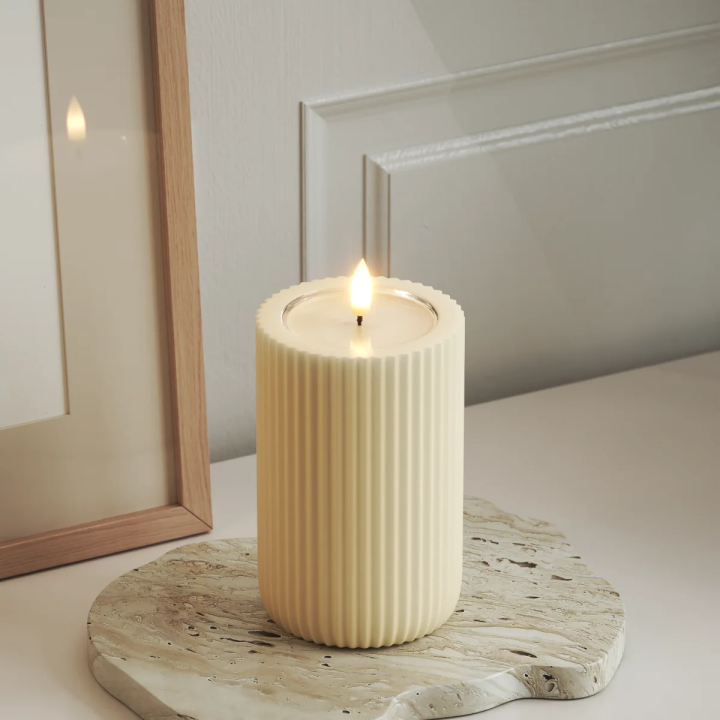 Unique LED-Rillenkerzen D 8 x 12,5 cm Creme