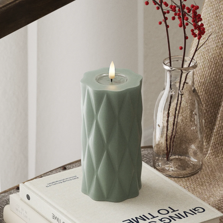 Deluxe Homeart salbeigrün Stumpenkerze Harlequin D7,5xH15cm